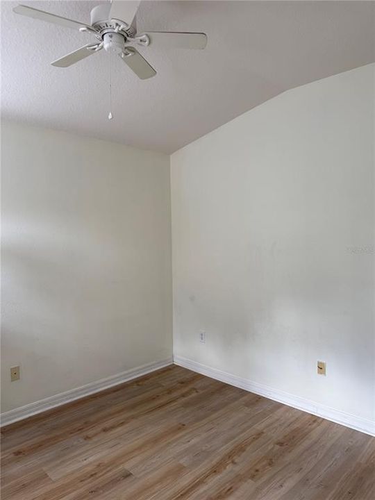 For Rent: $2,300 (4 beds, 2 baths, 1958 Square Feet)