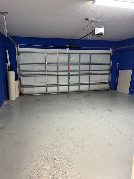 For Rent: $2,300 (4 beds, 2 baths, 1958 Square Feet)