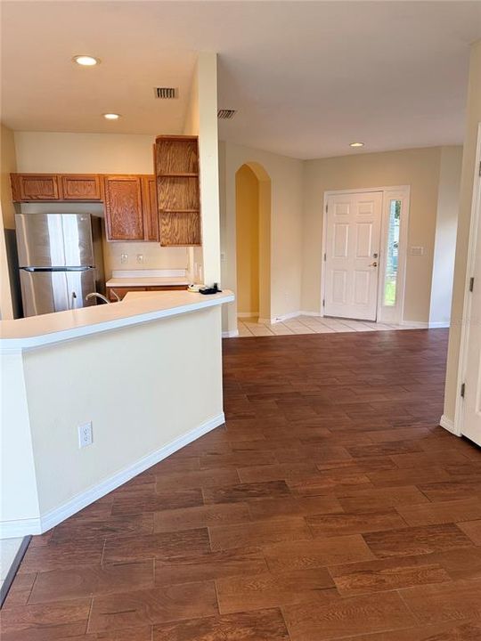 For Rent: $2,300 (4 beds, 2 baths, 1958 Square Feet)