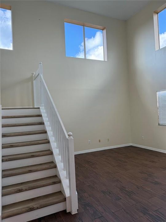 For Rent: $2,300 (4 beds, 2 baths, 1958 Square Feet)