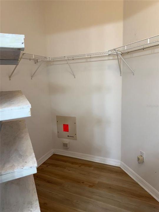 For Rent: $2,300 (4 beds, 2 baths, 1958 Square Feet)