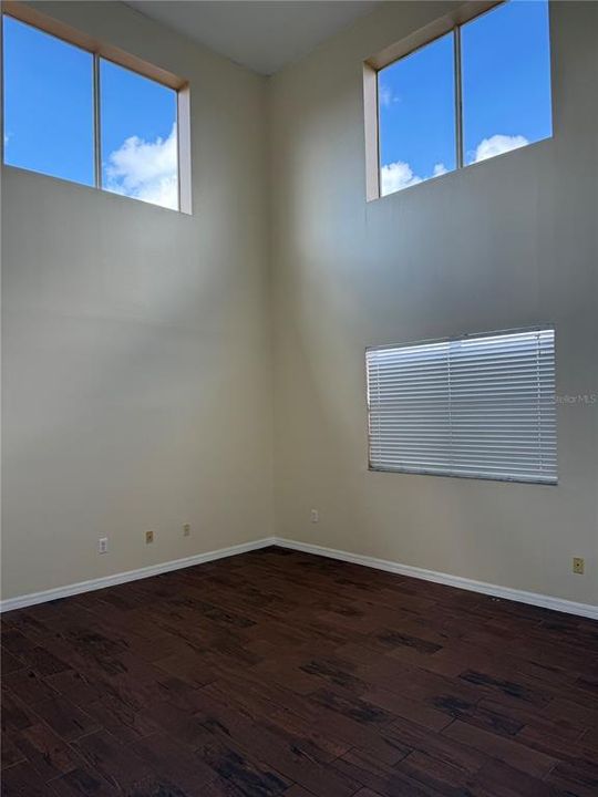 For Rent: $2,300 (4 beds, 2 baths, 1958 Square Feet)