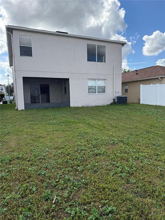 For Rent: $2,300 (4 beds, 2 baths, 1958 Square Feet)