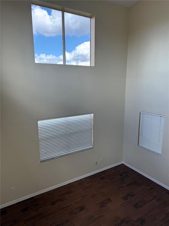 For Rent: $2,300 (4 beds, 2 baths, 1958 Square Feet)