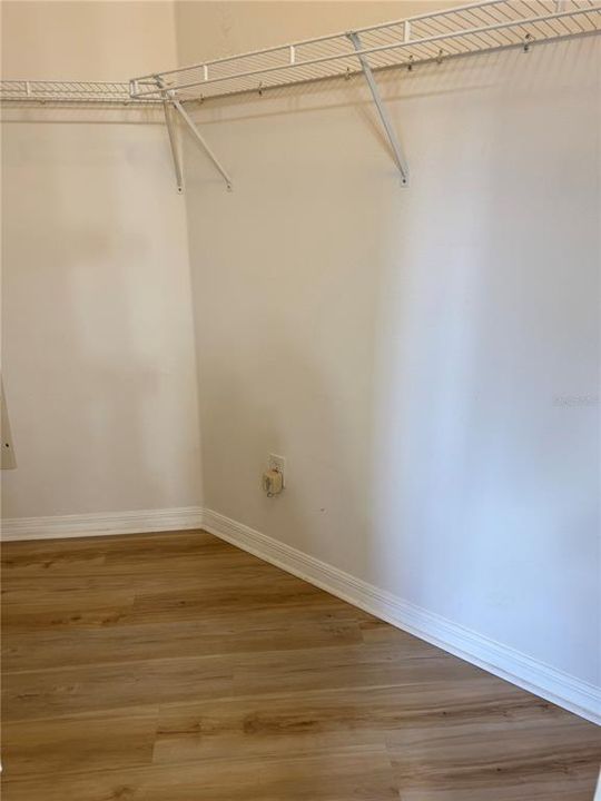 For Rent: $2,300 (4 beds, 2 baths, 1958 Square Feet)