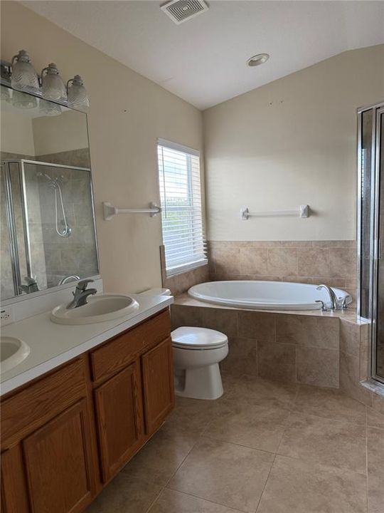 For Rent: $2,300 (4 beds, 2 baths, 1958 Square Feet)