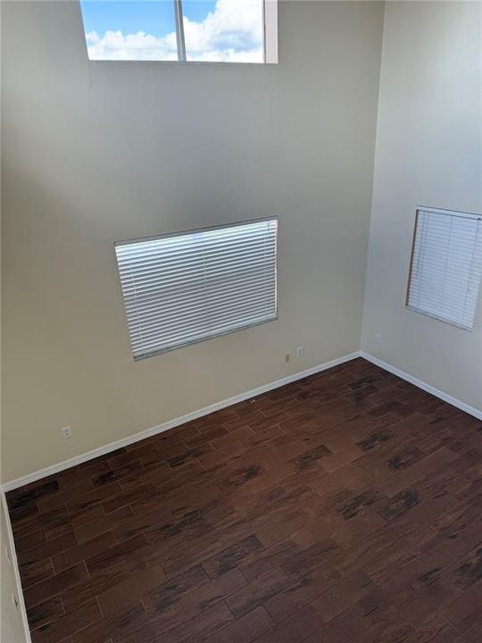 For Rent: $2,300 (4 beds, 2 baths, 1958 Square Feet)