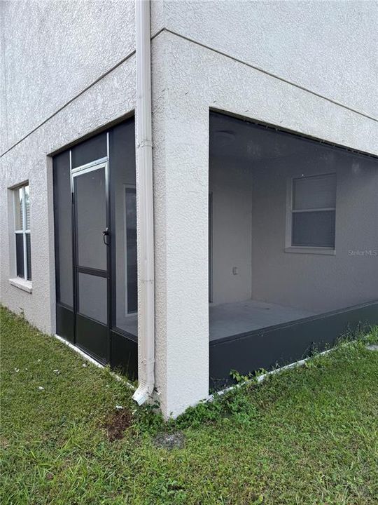 For Rent: $2,300 (4 beds, 2 baths, 1958 Square Feet)