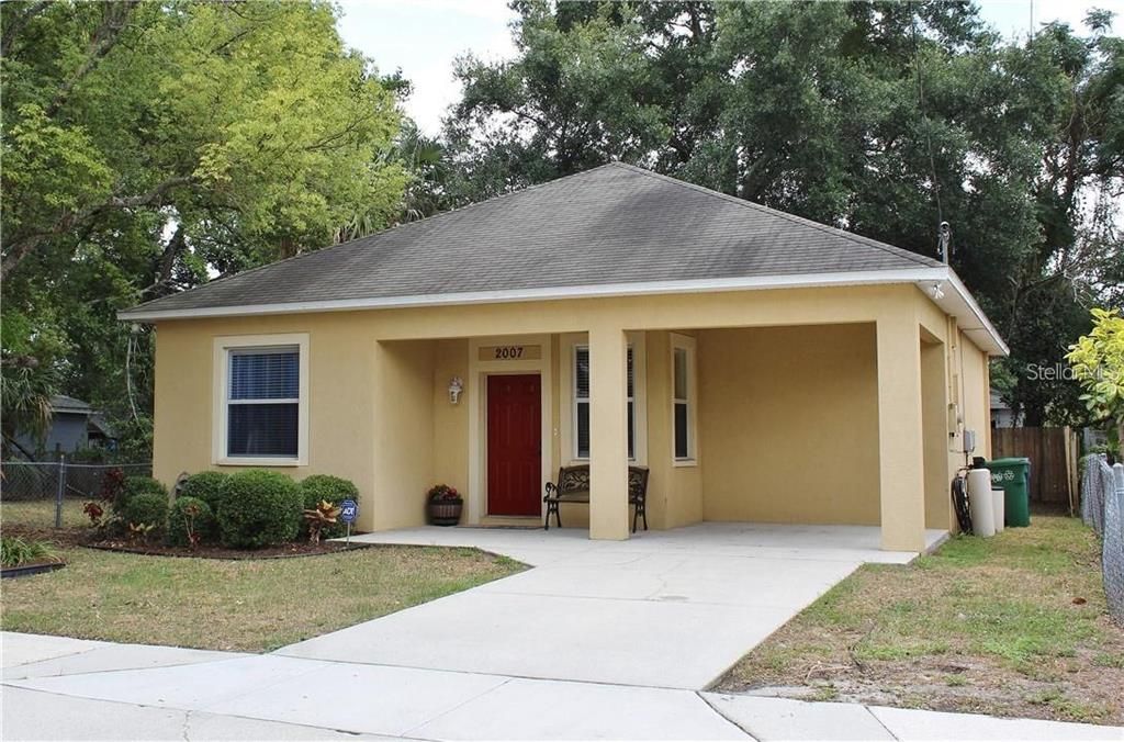 For Rent: $2,300 (3 beds, 2 baths, 1213 Square Feet)