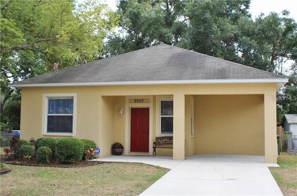 For Rent: $2,300 (3 beds, 2 baths, 1213 Square Feet)