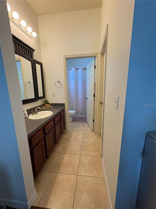 For Rent: $2,300 (3 beds, 2 baths, 1213 Square Feet)