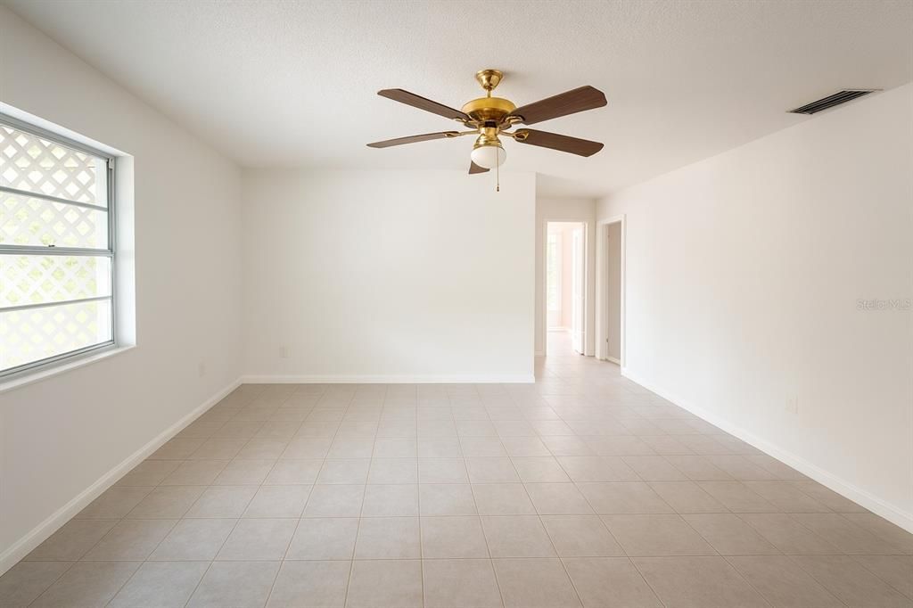 待售: $131,100 (2 贝兹, 2 浴室, 1002 平方英尺)