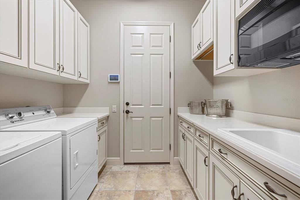 For Sale: $2,500,000 (4 beds, 3 baths, 3076 Square Feet)