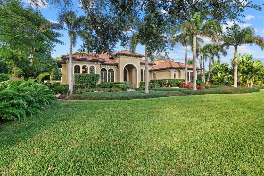 For Sale: $2,500,000 (4 beds, 3 baths, 3076 Square Feet)