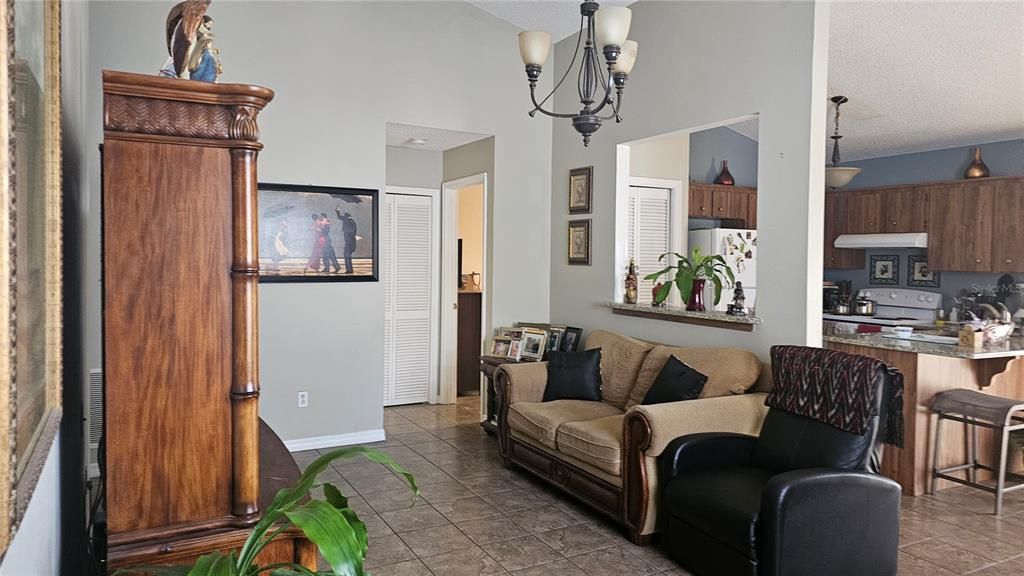 For Sale: $320,000 (2 beds, 2 baths, 970 Square Feet)