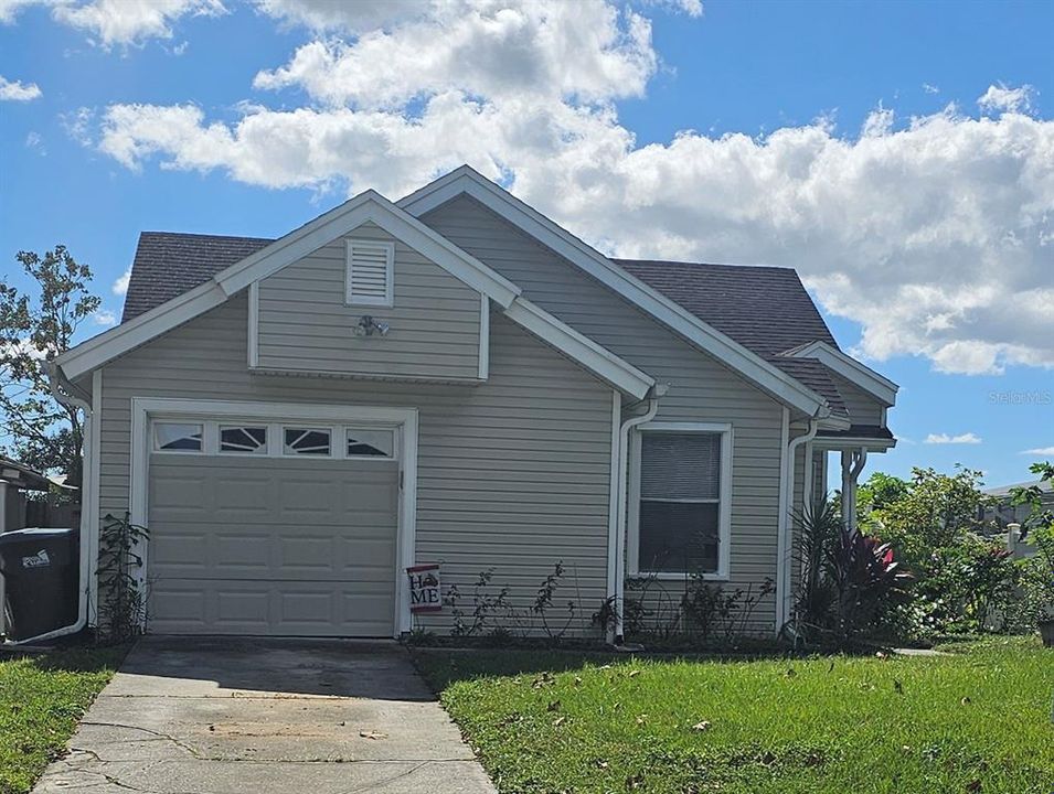 For Sale: $320,000 (2 beds, 2 baths, 970 Square Feet)