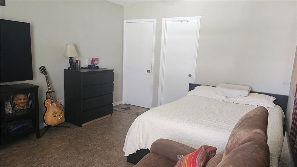 For Sale: $320,000 (2 beds, 2 baths, 970 Square Feet)