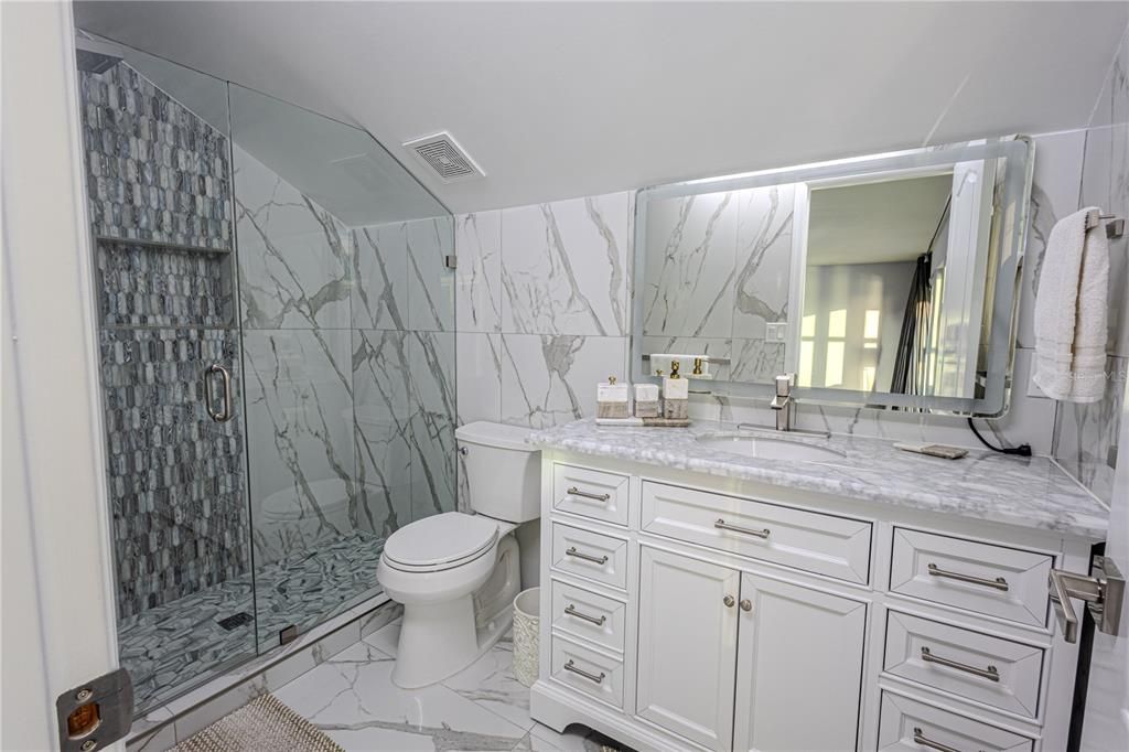 En Venta: $1,890,000 (4 camas, 3 baños, 3728 Pies cuadrados)