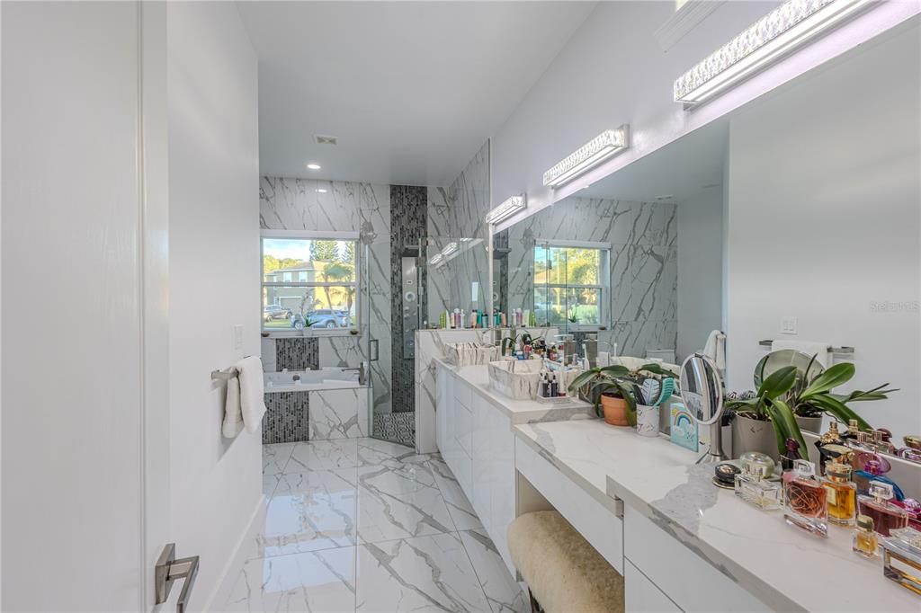 En Venta: $1,890,000 (4 camas, 3 baños, 3728 Pies cuadrados)