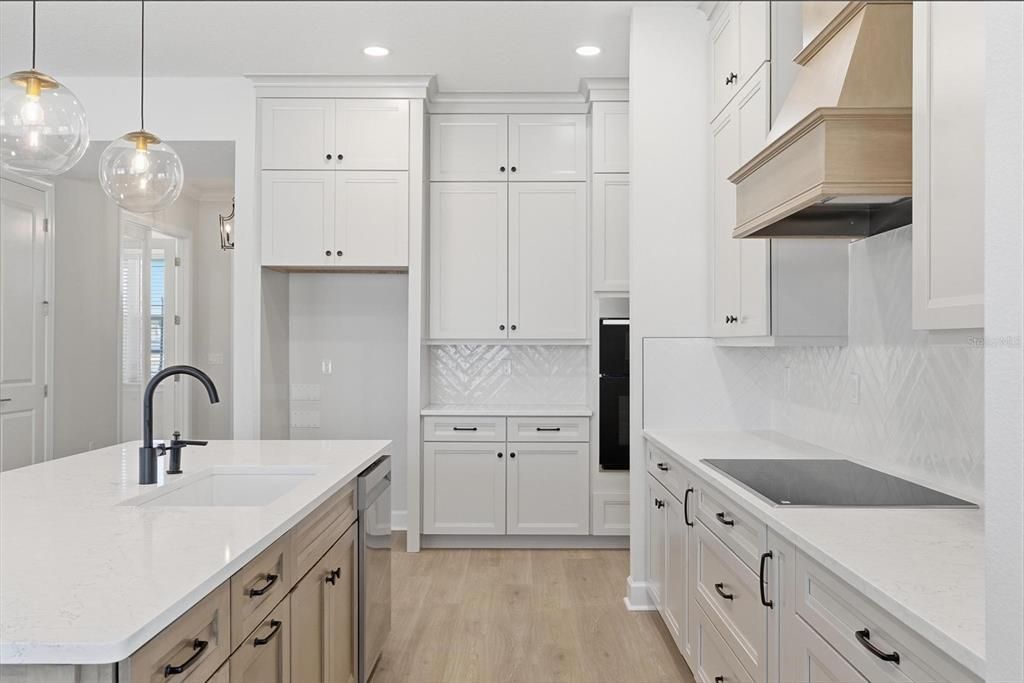 En Venta: $1,065,900 (3 camas, 2 baños, 2391 Pies cuadrados)