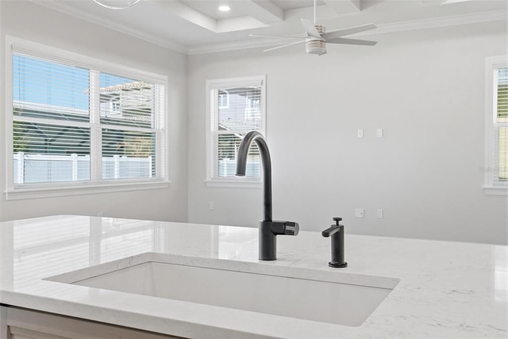 En Venta: $1,065,900 (3 camas, 2 baños, 2391 Pies cuadrados)