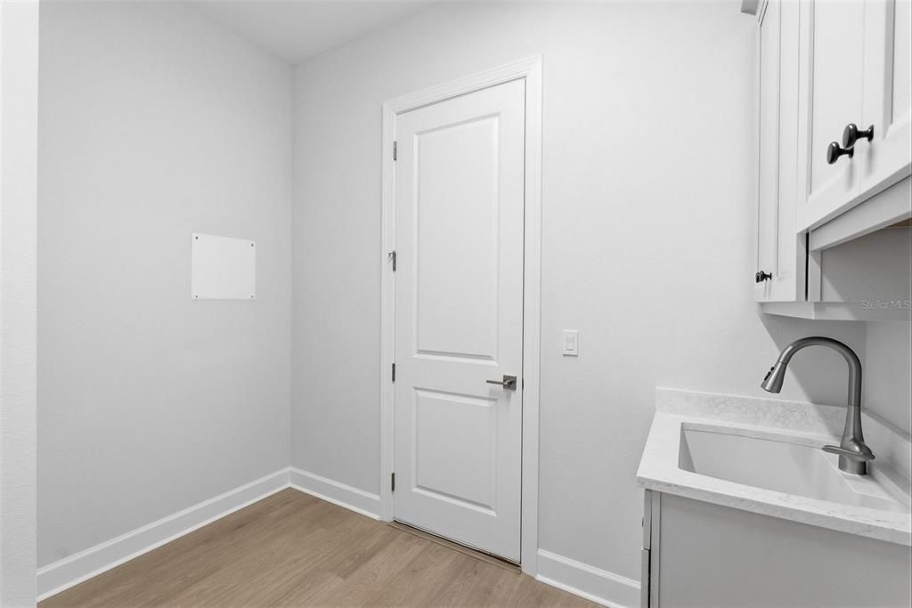 En Venta: $1,065,900 (3 camas, 2 baños, 2391 Pies cuadrados)