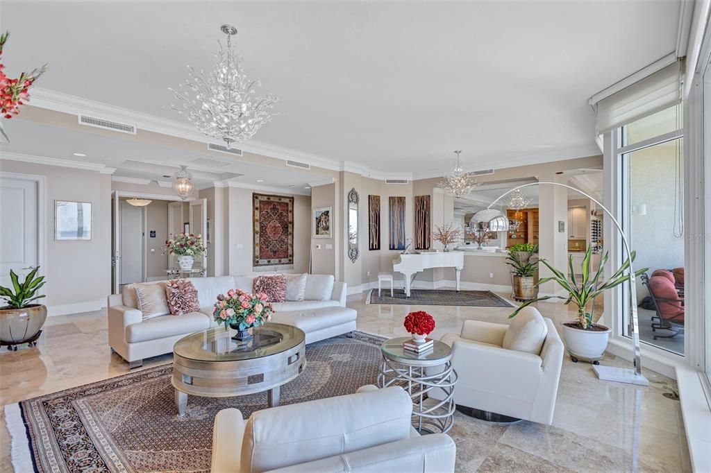 En Venta: $1,975,000 (4 camas, 4 baños, 3871 Pies cuadrados)