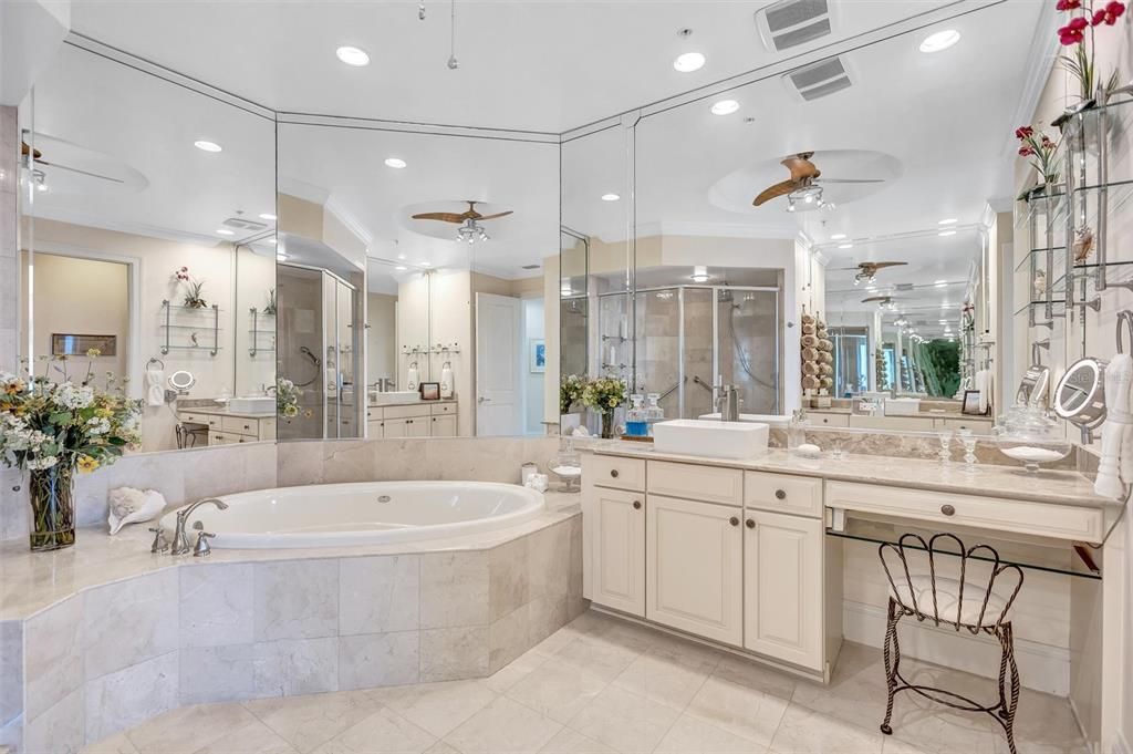 En Venta: $1,975,000 (4 camas, 4 baños, 3871 Pies cuadrados)