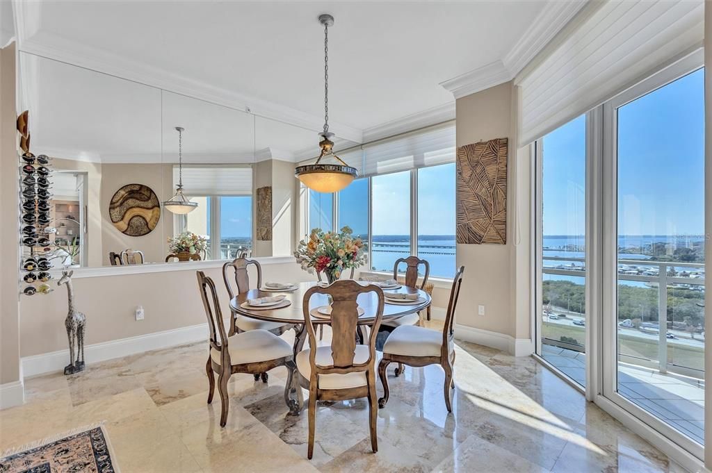 En Venta: $1,975,000 (4 camas, 4 baños, 3871 Pies cuadrados)