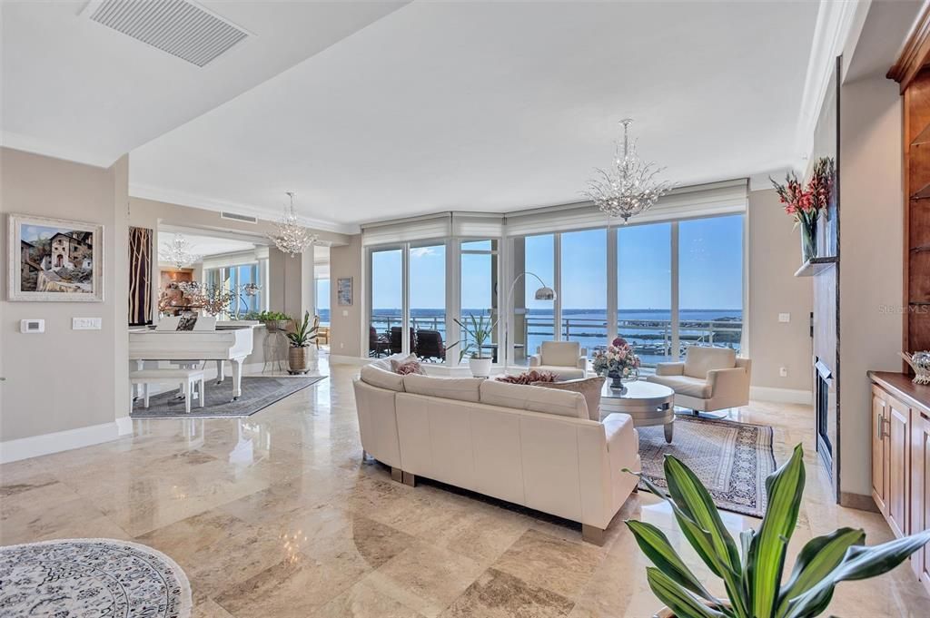 En Venta: $1,975,000 (4 camas, 4 baños, 3871 Pies cuadrados)