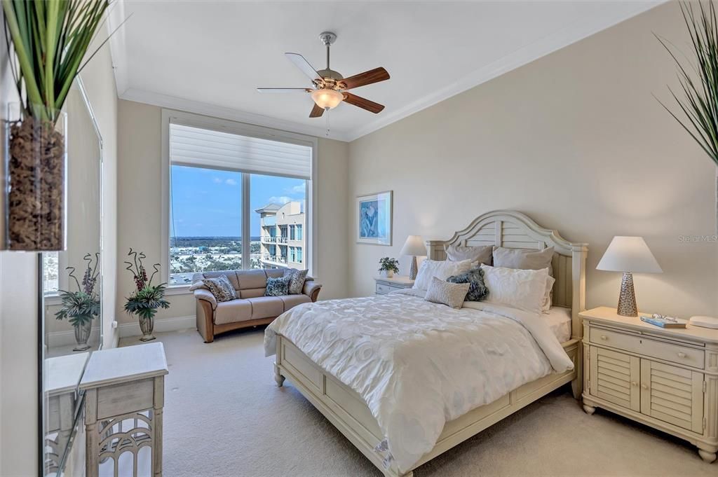 En Venta: $1,975,000 (4 camas, 4 baños, 3871 Pies cuadrados)