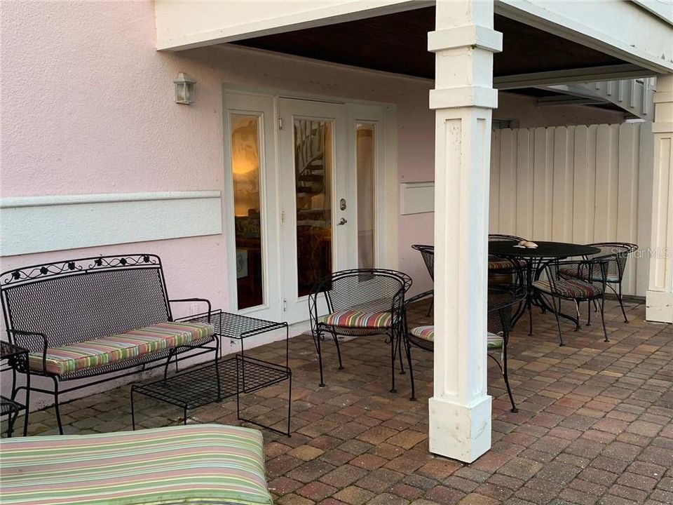 For Rent: $2,080 (2 beds, 1 baths, 825 Square Feet)