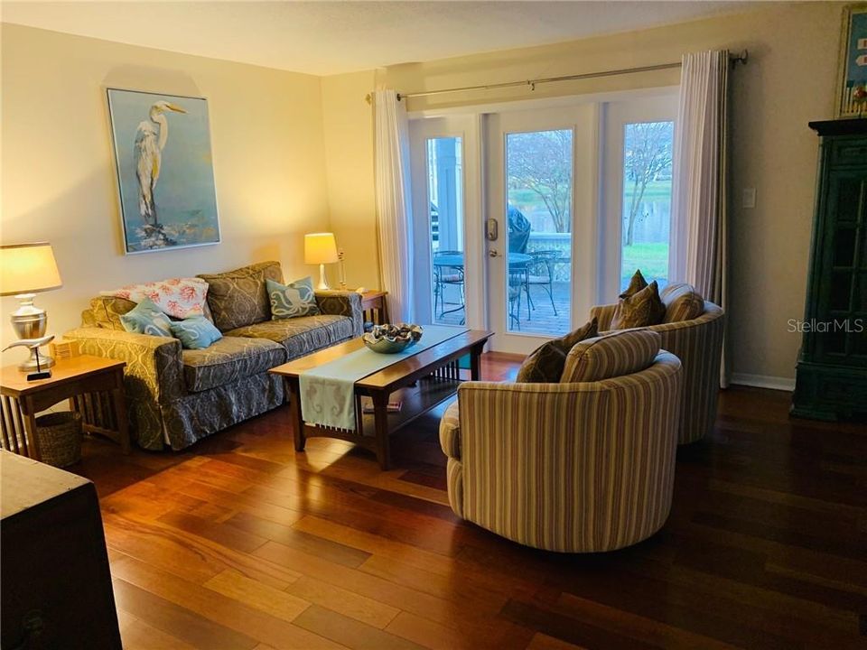 For Rent: $2,080 (2 beds, 1 baths, 825 Square Feet)