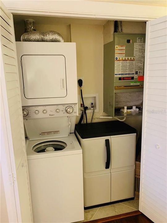 For Rent: $2,080 (2 beds, 1 baths, 825 Square Feet)