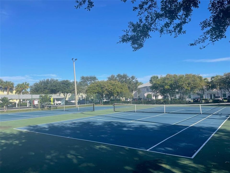 For Rent: $2,080 (2 beds, 1 baths, 825 Square Feet)