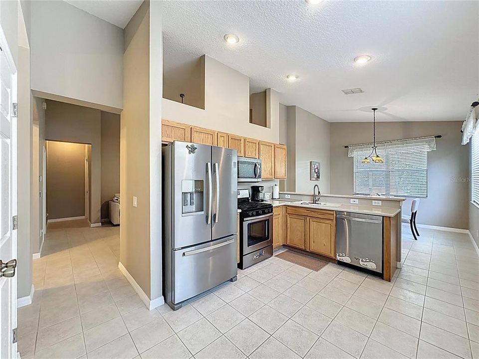 For Sale: $314,900 (2 beds, 2 baths, 1483 Square Feet)