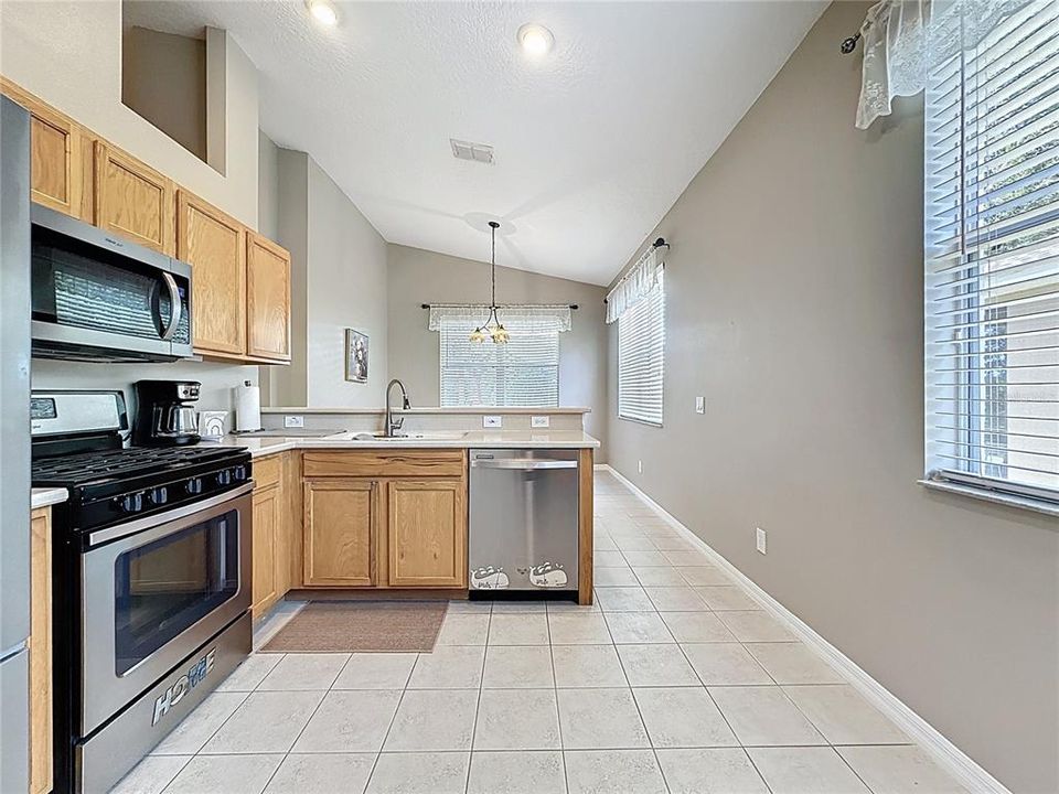 For Sale: $314,900 (2 beds, 2 baths, 1483 Square Feet)