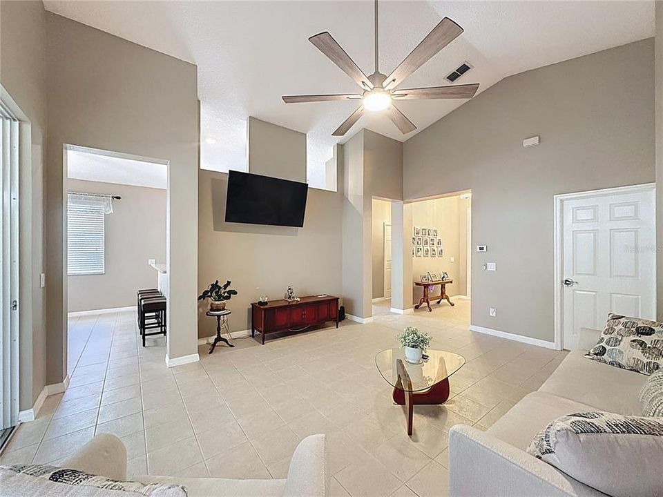 For Sale: $314,900 (2 beds, 2 baths, 1483 Square Feet)