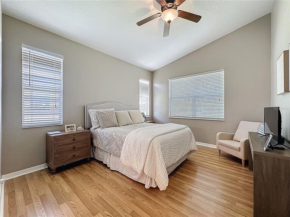 For Sale: $314,900 (2 beds, 2 baths, 1483 Square Feet)