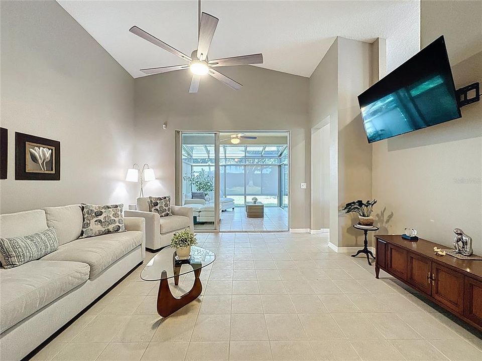 For Sale: $314,900 (2 beds, 2 baths, 1483 Square Feet)