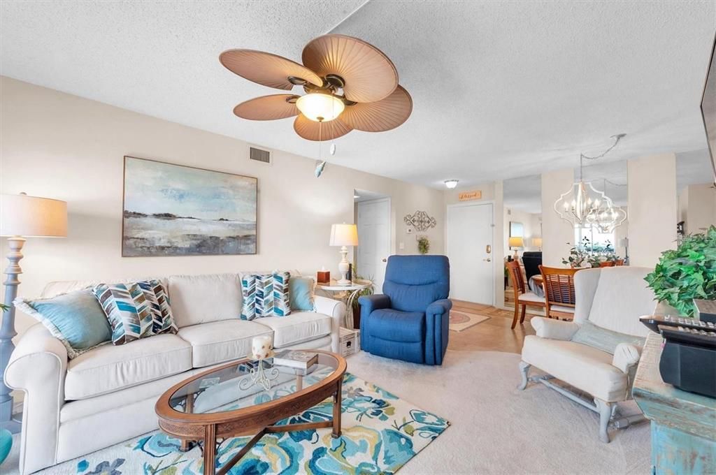 En Venta: $190,000 (2 camas, 2 baños, 915 Pies cuadrados)