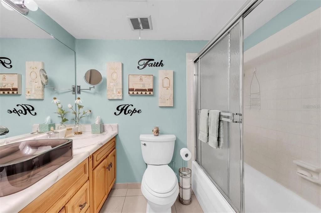 En Venta: $190,000 (2 camas, 2 baños, 915 Pies cuadrados)