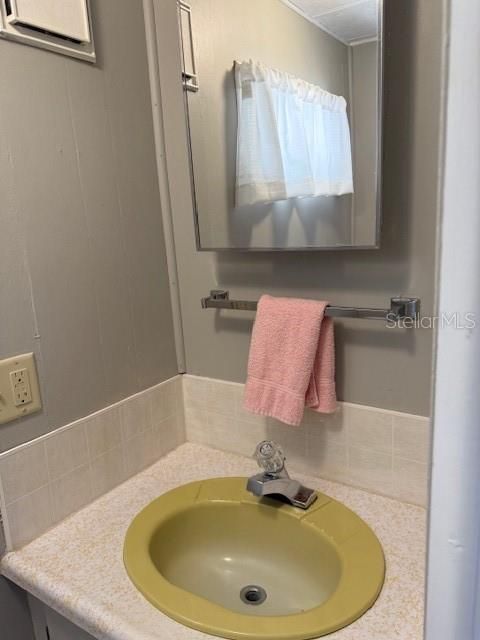 Active With Contract: $130,000 (2 beds, 2 baths, 672 Square Feet)