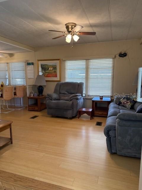 Active With Contract: $130,000 (2 beds, 2 baths, 672 Square Feet)