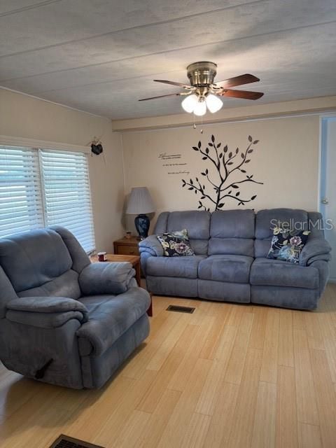 Active With Contract: $130,000 (2 beds, 2 baths, 672 Square Feet)