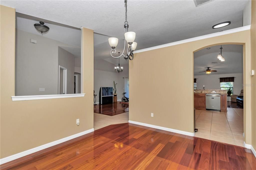 For Sale: $545,000 (5 beds, 3 baths, 2737 Square Feet)