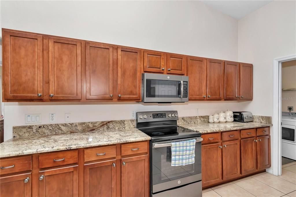 For Sale: $545,000 (5 beds, 3 baths, 2737 Square Feet)