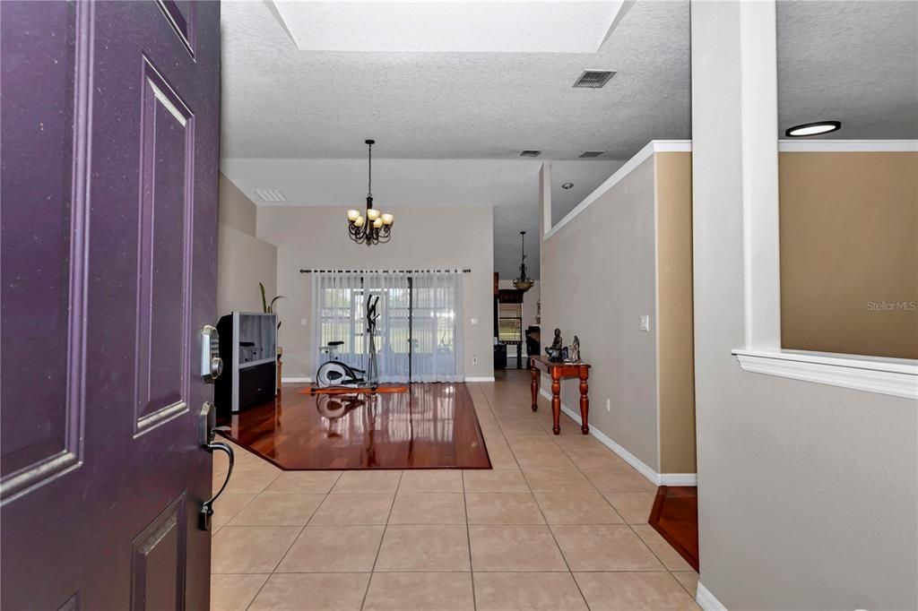 For Sale: $545,000 (5 beds, 3 baths, 2737 Square Feet)