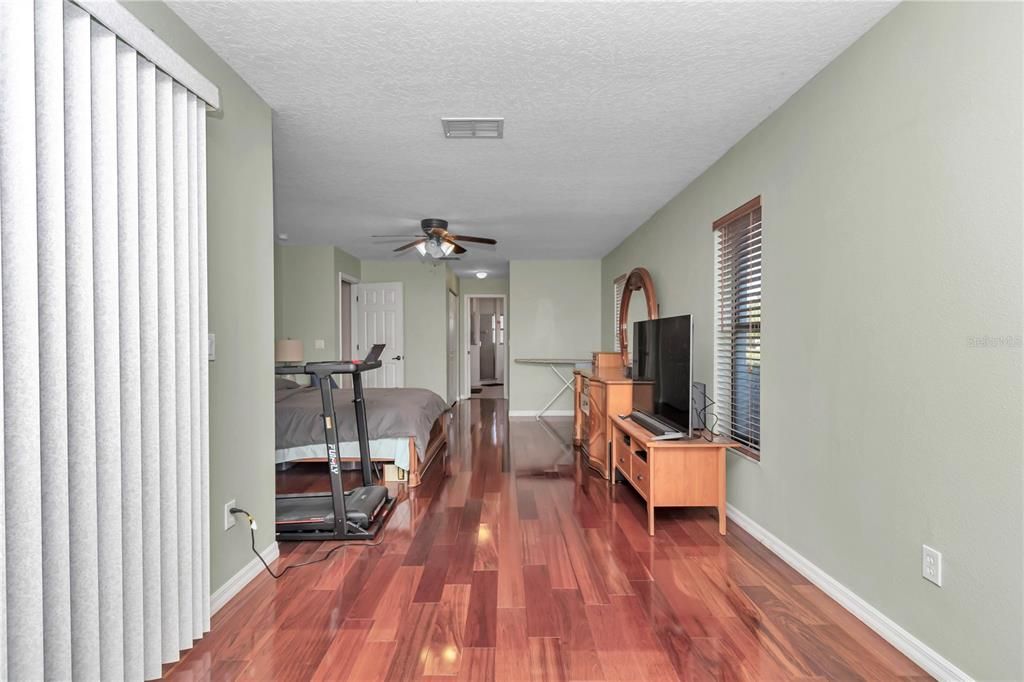 For Sale: $545,000 (5 beds, 3 baths, 2737 Square Feet)