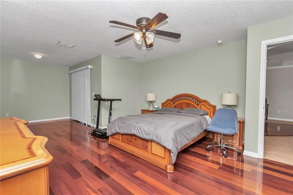 For Sale: $545,000 (5 beds, 3 baths, 2737 Square Feet)